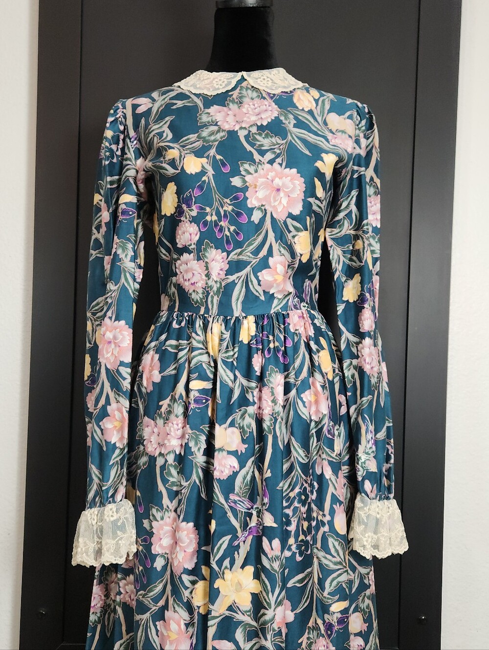Beautiful Vintage Norman Shurmaker Floral Maxi Dress (Size 6) - Picture 2 of 10